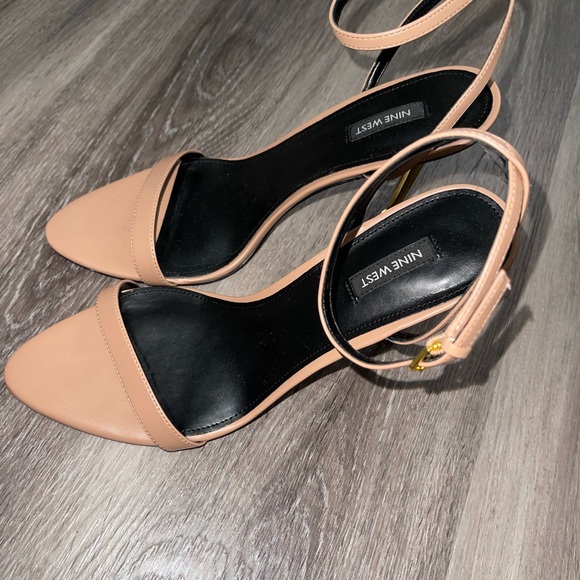 NINE WEST Nude Heels - Picture 2 of 6